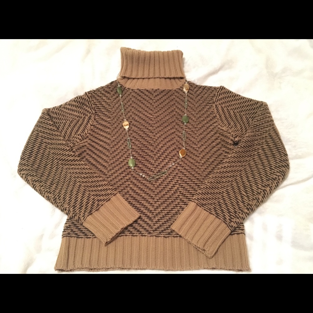 Victoria’s Secret Moda Int. Brown turtleneck❄️